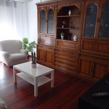 Vivienda amplia y luminosa a escasos metros de la playa de Cangas. Exterior foto