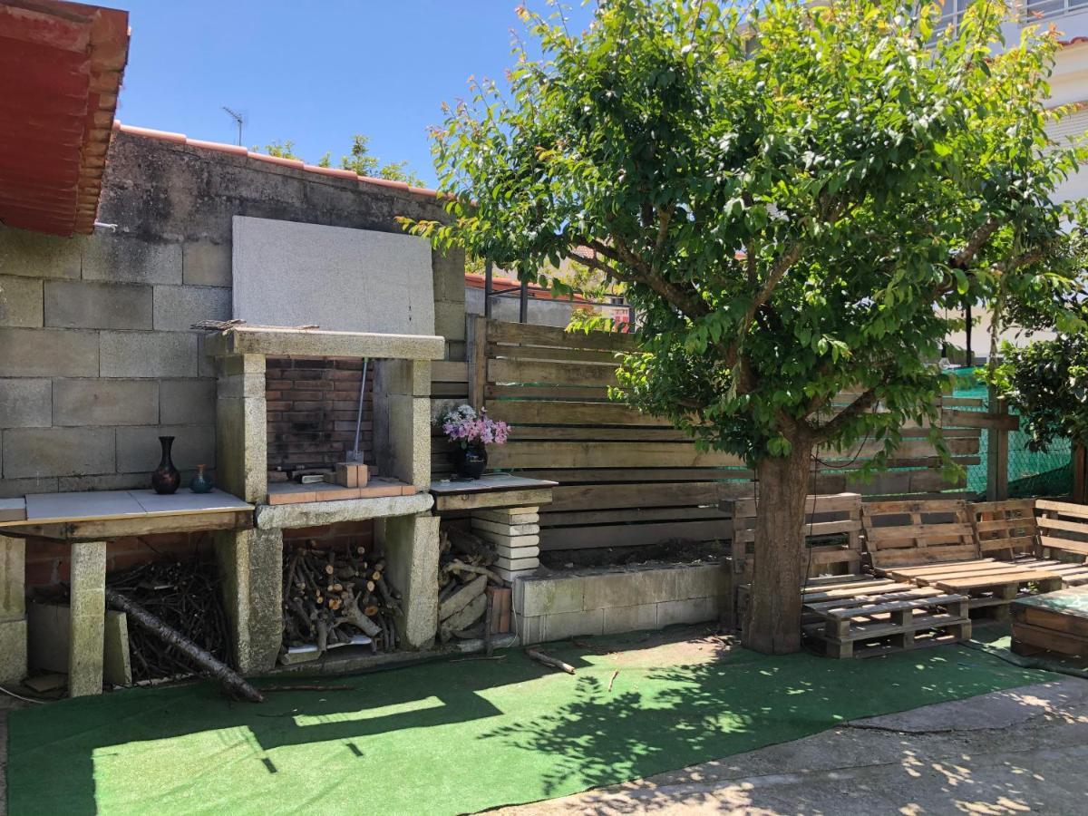 Vivienda amplia y luminosa a escasos metros de la playa de Cangas. Exterior foto