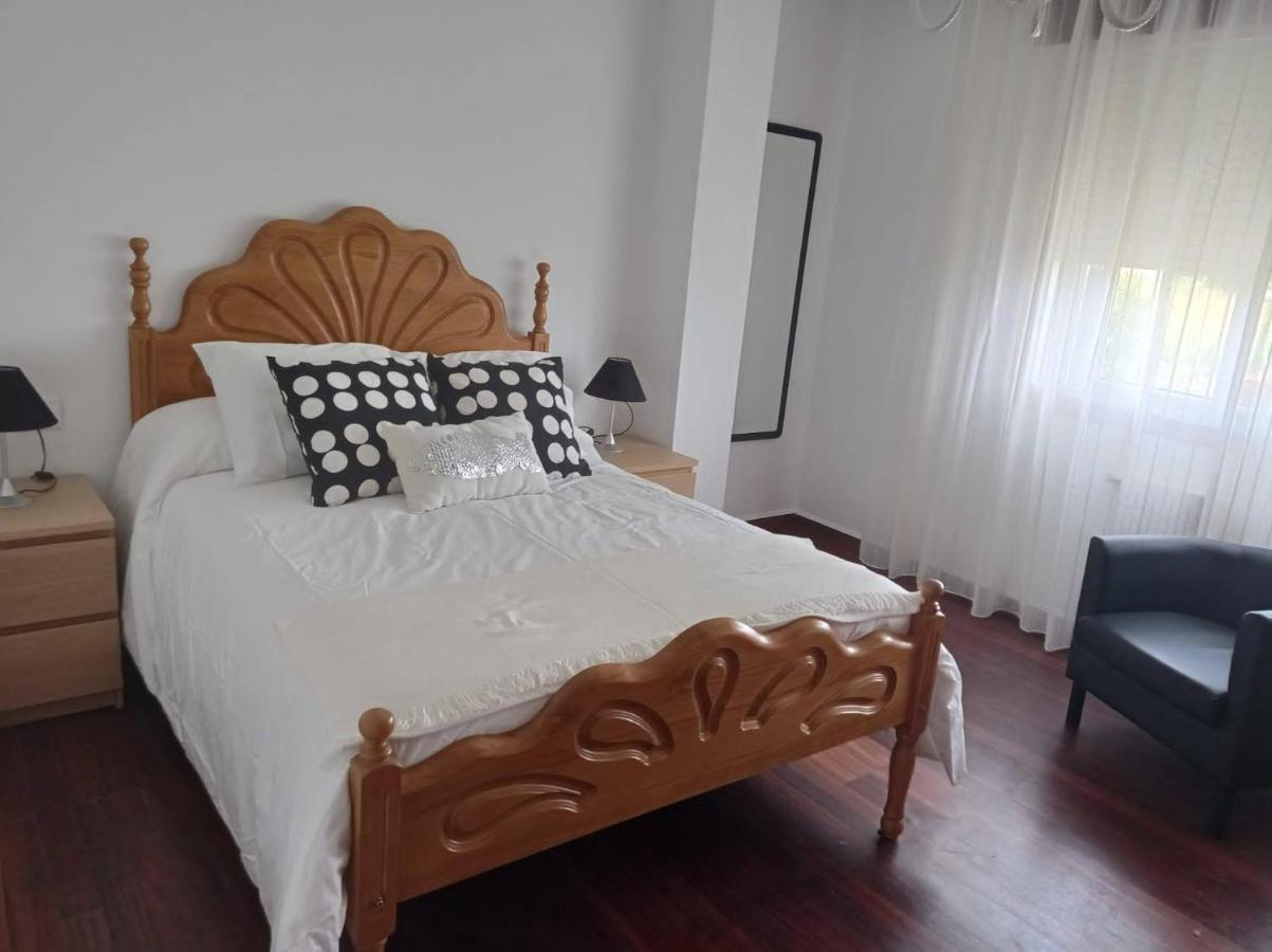Vivienda amplia y luminosa a escasos metros de la playa de Cangas. Exterior foto